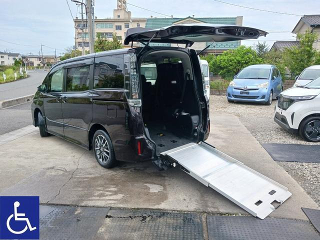 ヴォクシー 2.0 ZS 福祉車両 車いす仕様 スロープタイプ2