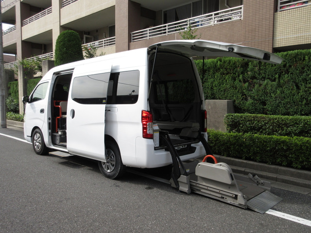 NV350キャラバン  福祉車両 チェアキャブ D仕様車いす4名