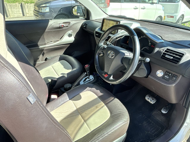 トヨタ iQ 1.3 130G の中古車詳細 (95,000km, パールホワイト, 愛知県