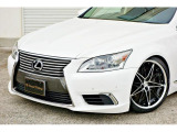 LS460バージョンCのカスタム車輛になります!ノーマル車輛を仕入れ弊社で新品パーツでカスタムしております!