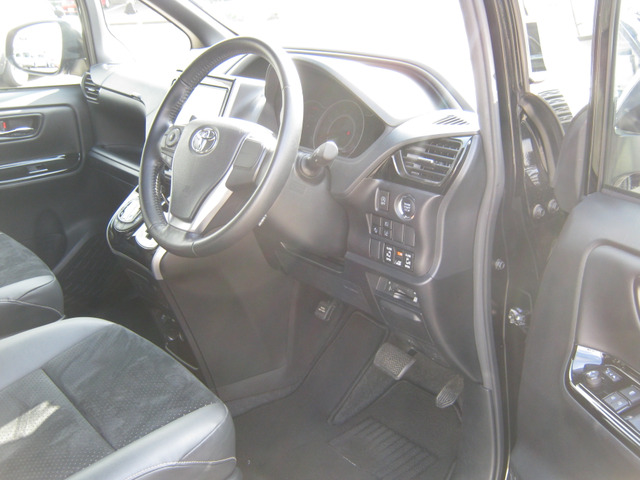 トヨタ ヴォクシー 2.0 ZS 煌III トヨタセーフティーセンス!! の中古車