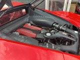 エンジン:3.9L V8ツインターボ  最高出力:670PS / 8,000rpm  最大トルク:760Nm / 3,000rpm  トランスミッション:7速DCT  0-100km/h加速:3.0秒  最高速