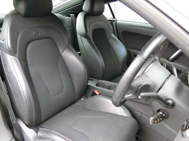 アウディ TTクーペ 2.0 TFSI クワトロ Sラインパッケージ 4WD 純正 アウディ TTクーペ 2.0 TFSI クワトロ Sラインパッケージ 4WD 純正