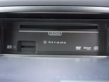CD,DVD,SDカードスロットル。