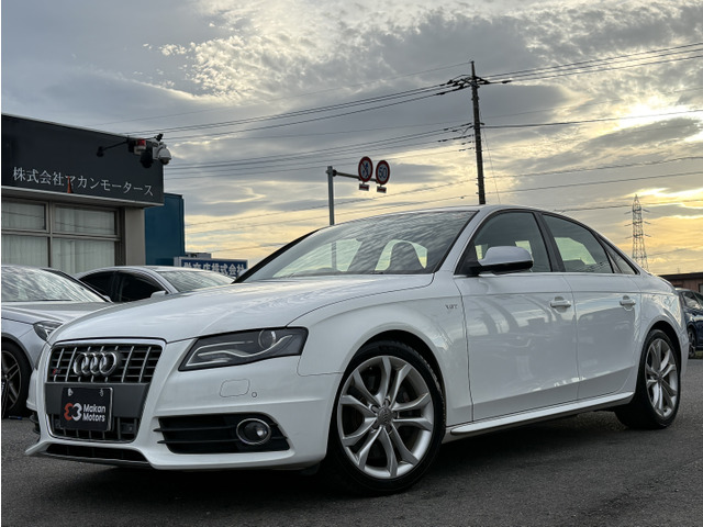 アウディ S4 