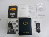 取説、新車時保証書、記録簿平成24年からR6年まですべて記載分はトヨタディーラーメンテナンスになります。メンテナンス歴も大変よいお車になります。