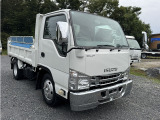 車両右側前面:フロントグリルはシルバーメッキでかっこいい車両です✨😎 栃木県栃木市道の駅みかも様すぐ隣の店舗にて展示しております‼️ご試乗頂けます💨宜しくお願いいたします🤗