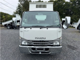車両前面:フロントグリルにシルバーメッキ‼️サイドミラーにもシルバーメッキでとてもかっこいいお顔をしております🤗✨ 積載3t💪✨車検整備1年付、走行距離少な目8万㎞台です💨宜しくお願いいたします🤗🌿