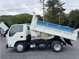 車両左側:いすゞエルフフルフラットローダンプ積載3t💪✨安心安全のコボレーン付きです‼️ダンプ昇降良好です😊 🚛全国配送承ります🚛宜しくお願い致します🤗🌿