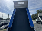 荷台・コボレーン:安心安全のコボレーン付きです‼️荷台床は目立つ凹凸なく、塗装済で汚れもなしです‼️ダンプ昇降良好です😊いすゞエルフフルフラットローダンプ積載3t,走行距離7万㎞台,車検整備1年付