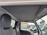 キャビン内屋根:キャビン内屋根に目立つ汚れや傷ございません😊‼️内装外装ともに比較的綺麗な車両になります。お気軽にお問い合わせ頂けますと幸いです😊⭐栃木県栃木市HiTRADING(ハイトレーディング)です