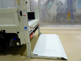 垂直パワーゲート 600kg 極東開発/V601C-4MKT2 長:87cm/有効長:74cm 幅:157cm 左右リア支柱PGスイッチ