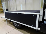 荷台内寸:209&times;161&times;38 三方開 垂直パワーゲート 600kg 極東開発/V601C-4MKT2 長:87cm/有効長:74cm 幅:157cm 左右リア支柱PGスイッチ