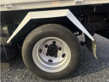 左側後方タイヤ・フェンダー:山あります🏔 🚛全国配送承ります🚛他府県納車実績多数ございます😊(トップページに納車県名記載有)お電話📞やメール📧にてお気軽ご連絡頂けますと幸いです🍀