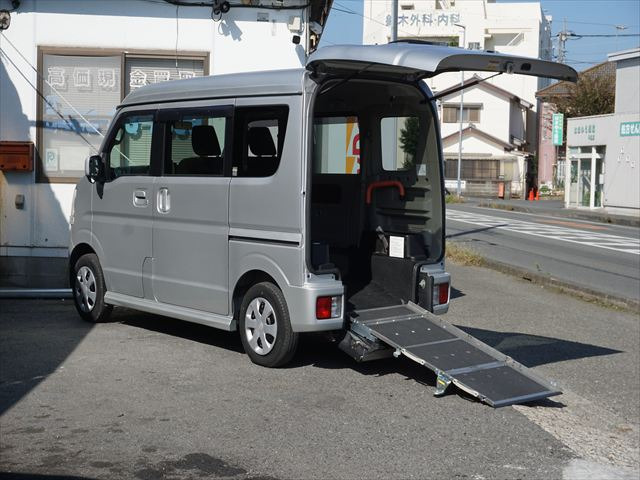 エブリイワゴンウィズ 車いす移動車 左右分割式リアシート付電動ウィンチウィンチリモコン手すり