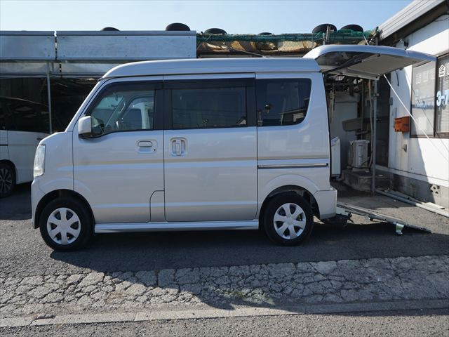 スズキ エブリイワゴン ウィズ 車いす移動車 左右分割式リアシート付
