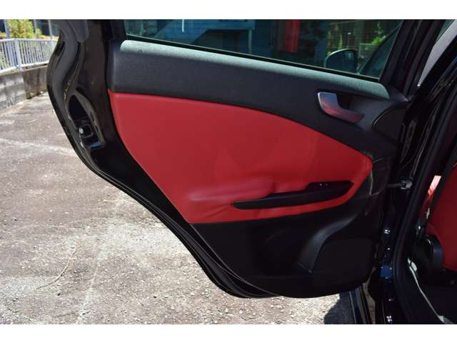 アルファロメオ ジュリエッタ スポルティーバ 赤革シート/フルセグナビ