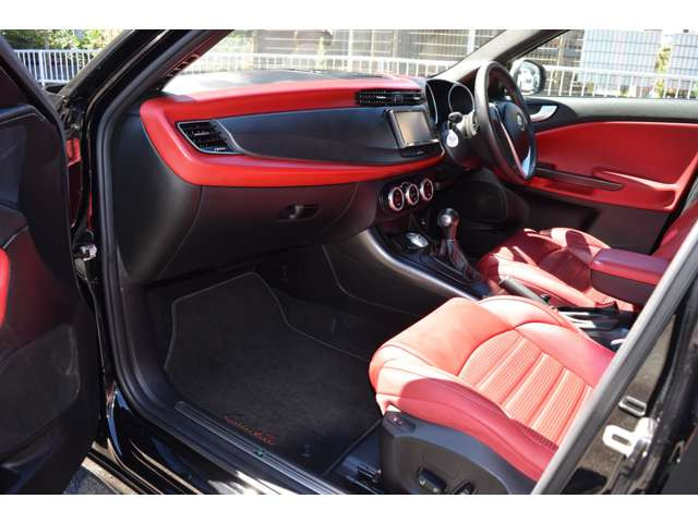 アルファロメオ ジュリエッタ スポルティーバ 赤革シート/フルセグナビ