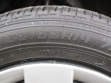 タイヤサイズは、155/65R14です。