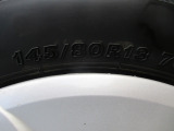 タイヤサイズは、145/80R13です。