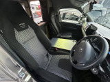 運転席助手席はレカロシートが装着されておりますので長時間のドライブも安心です!