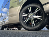 足元にはスタイリッシュな17インチアルミホイール!