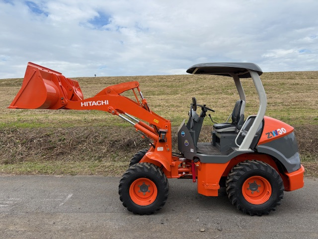 日立 ホイールローダー ZW30