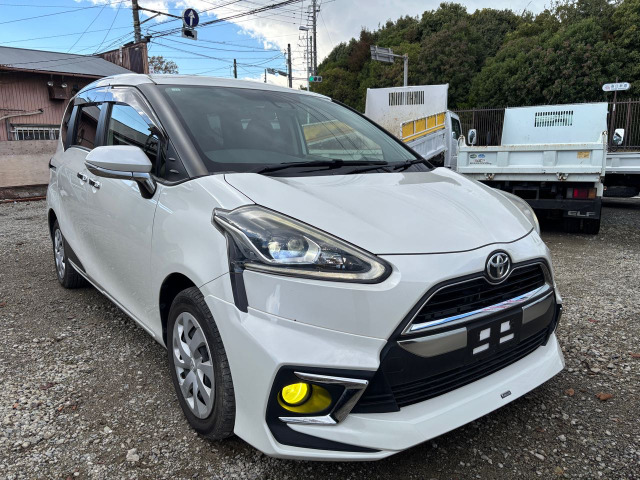 シエンタ 1.5 G モデリスタエアロ 黄フォグ