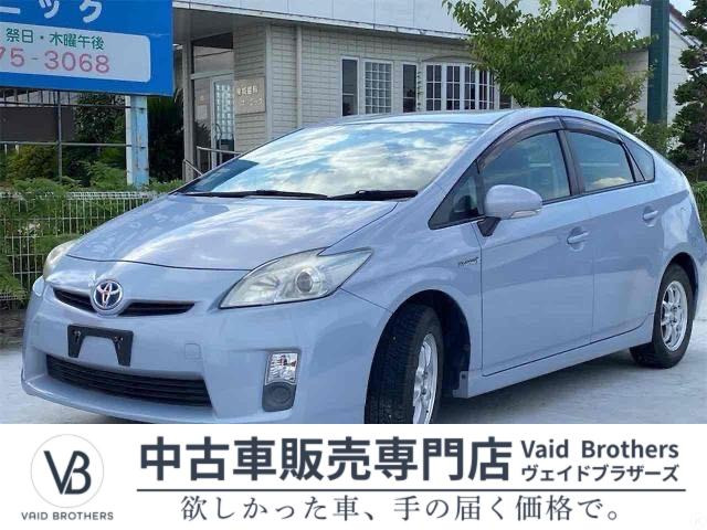 プリウス1.8 L冬タイヤ付 ナビ ETC バックカメラ