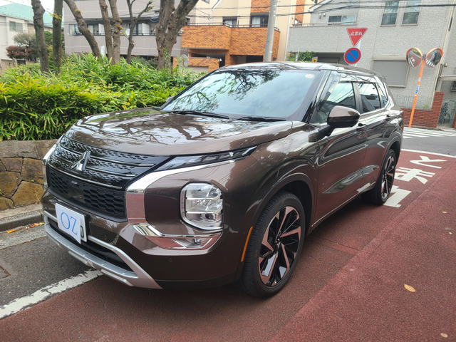 アウトランダーPHEV 2.4 G 4WD1オーナー 白本革 P仕様 BOSE