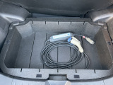 トランク床下収納BOX付きです!充電ケーブルも付属しています。お問い合わせはTEL06-6430-1230 E-mail cars_genesis2007@yahoo.co.jpまで!!☆