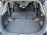 ☆後部座席を倒せば広々荷室になります。収納BOXで段差があまりなくなっています。お見逃し無く!!お問い合わせはTEL06-6430-1230 E-mail cars_genesis2007@yahoo.co.j