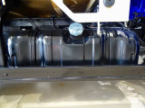 燃料タンク100L シャーシは 錆止め/マフラー塗装 仕上げに力を入れています。