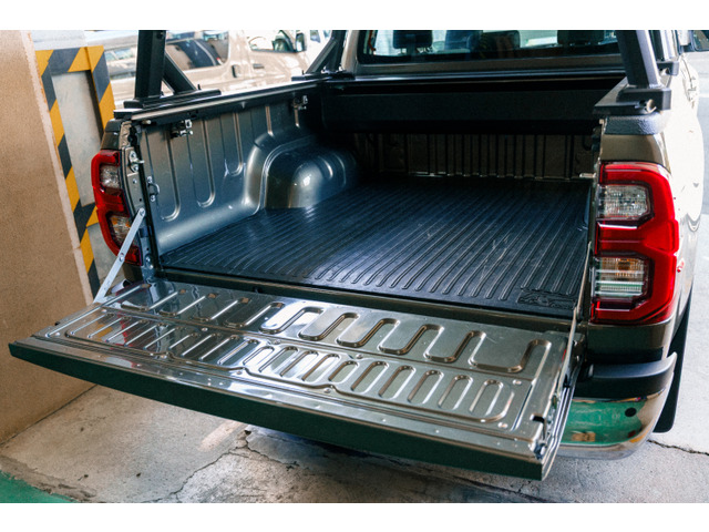 ビーグル様売約済み トヨタ ハイラックス 2.4 Z GRスポーツ ディーゼルターボ 4WD（価格