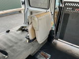 後部座席リクライニング機能とひじ置き付きです。荷室凄く広く色々積めます。