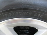 タイヤサイズは、175/80R16です。