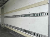 リヤ荷室床面地上高約90cm!