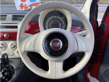インテリアに合わせたデザインのステアリングは運転しやすい形状、大きさです。