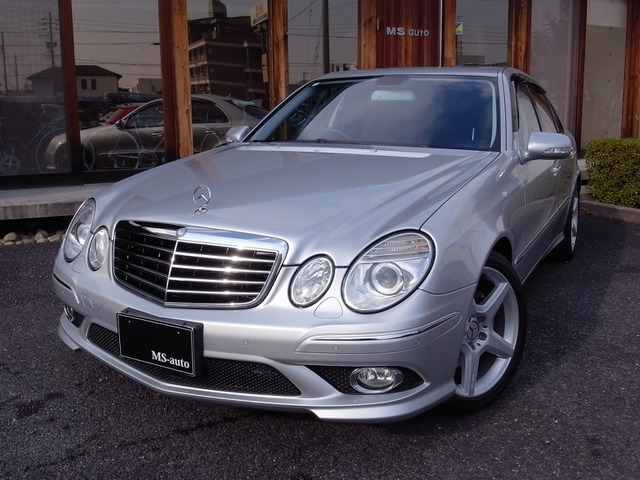 EクラスE550 アバンギャルドSワンオーナー車5.5V8サンルーフ黒革