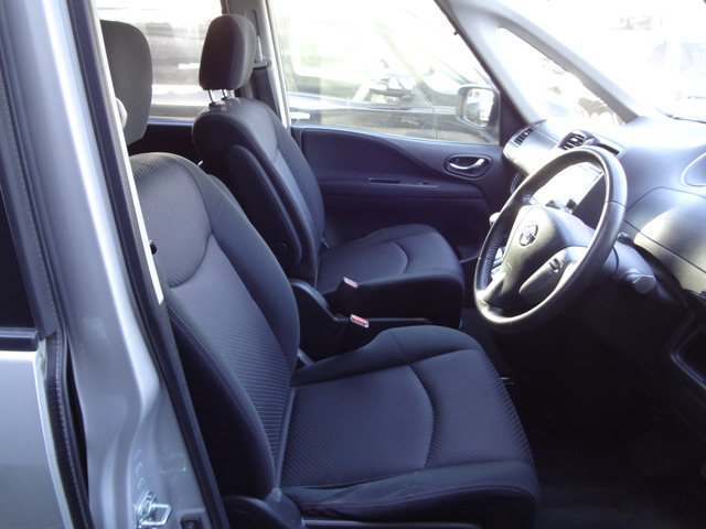 日産 セレナ 2.0 ハイウェイスター S-HYBRID Vセレクション 純正ナビ