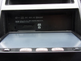 CD,DVD,SDカードスロットル。