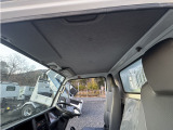 キャビン内屋根:キャビン内屋根に目立つ汚れや傷ございません😊内装外装ともに比較的綺麗な車両になります。お気軽にお問い合わせ頂けますと幸いです😊⭐栃木県栃木市HiTRADING(ハイトレーディング)です。