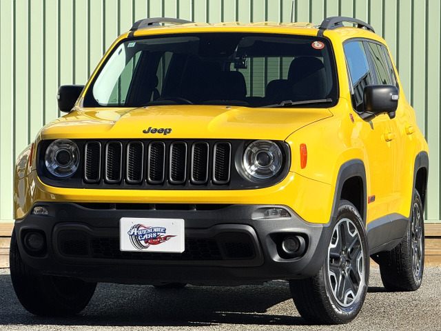 レネゲードトレイルホーク 4WD純正ディスプレイオーディオ