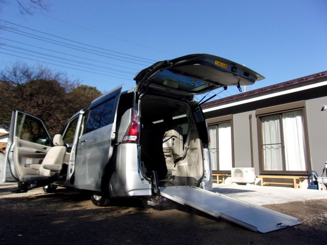 セレナ 2.0 X チェアキャブ スロープタイプ 車いす1名 サード仕様 助手席リフト 自動...