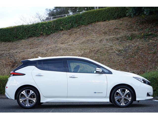 日産 リーフ X 10万台記念車 満充電299km セグメント12 の中古車詳細