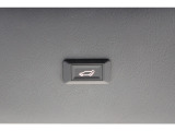 【社外パーツ】パワーバックドアを装着。純正にはない快適機能!後部からも運転席スイッチからも操作可能!さらに運転席助手席にも純正にはないイージークローズ!