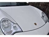 【気持ち良くご納車致します】仕上げ専門スタッフによる、専用ポリッシャーによるボディの磨き仕上げ、ホイール、タイヤハウス内側の清掃、内装の抗菌クリーニング、各部スイッチ、ハンドル、細部の清掃を行います。
