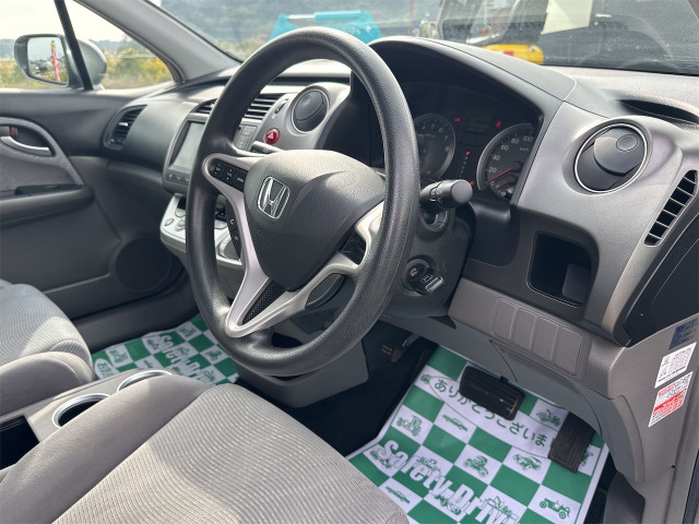 ホンダ ストリーム 1.8 X HDDナビパッケージ 3列シート7人乗りで