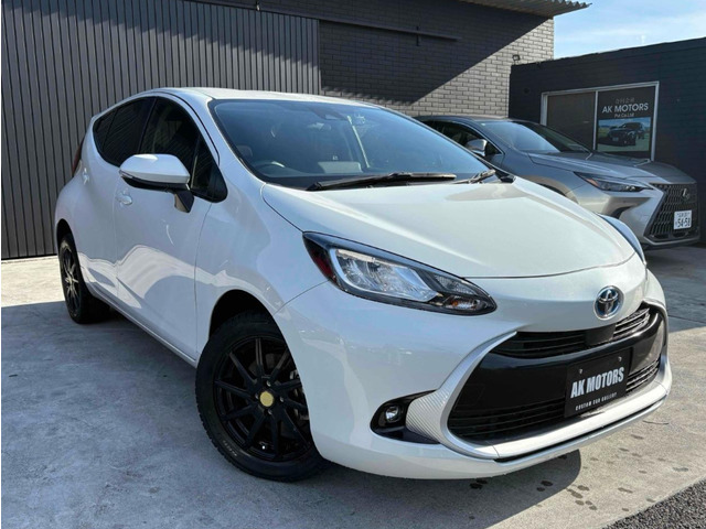 アクア1.5 X E-Four 4WD1年走行距離無制限保証付き