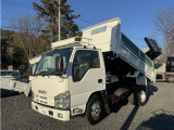 車両左側:ダンプアップスムーズに行えます😊⭐いすゞエルフ積載3t高床ダンプ,車検有令和8年7月30日迄,上物新明和工業,オートサイドミラー,アイドリングストップ,HSA,フォグランプ,取扱書・記録簿